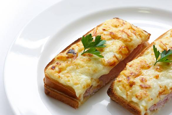 Immagine di un croque monsieur a Parigi
