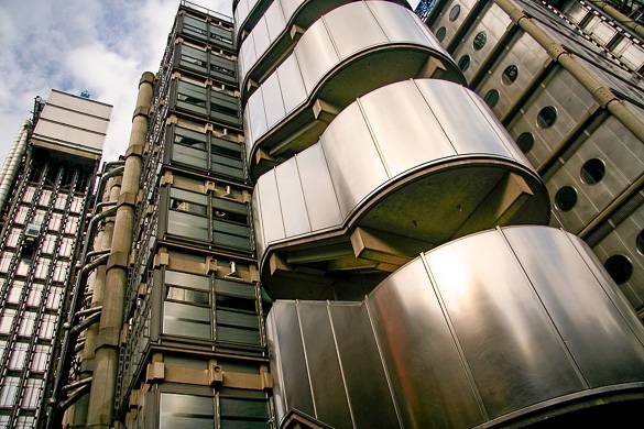Immagine della parte esterna del Palazzo Lloyd nella City di Londra