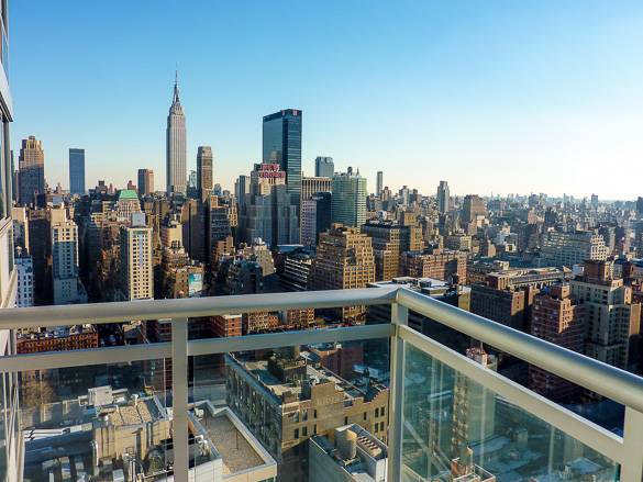 New York vista da un appartamento con balcone