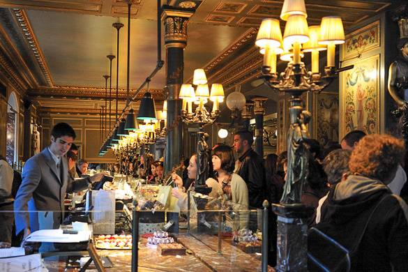 Foto di Ladurée sugli Champs Elysées, Parigi