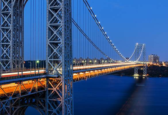 Immagine del George Washington Bridge di notte
