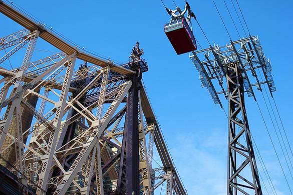 Immagine del Ponte di Queensboro e la funivia di Roosevelt Island