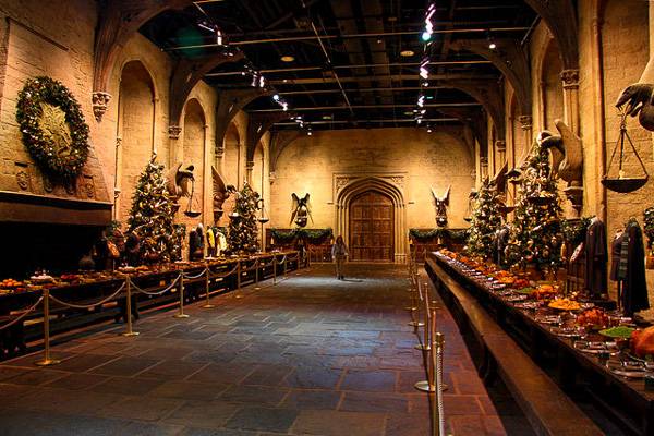 Foto del set della Sala Grande di Harry Potter ai Warner Bros Studio di Londra.