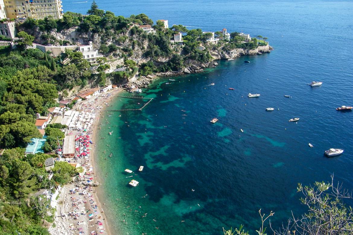 Immagine di una spiaggia di Cap d’Ail, una delle più belle nel sud della Francia