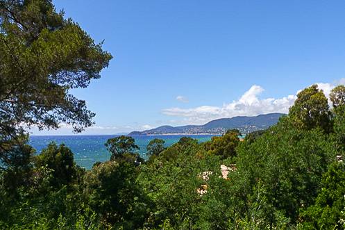 Immagine di una vista sul mare da una villa di La Croix Valmer