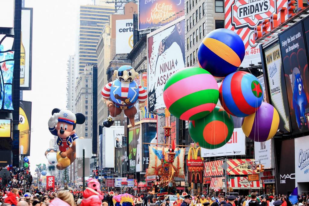 Foto di palloni fluttuanti durante la Macy’s Thanksgiving Day Parade