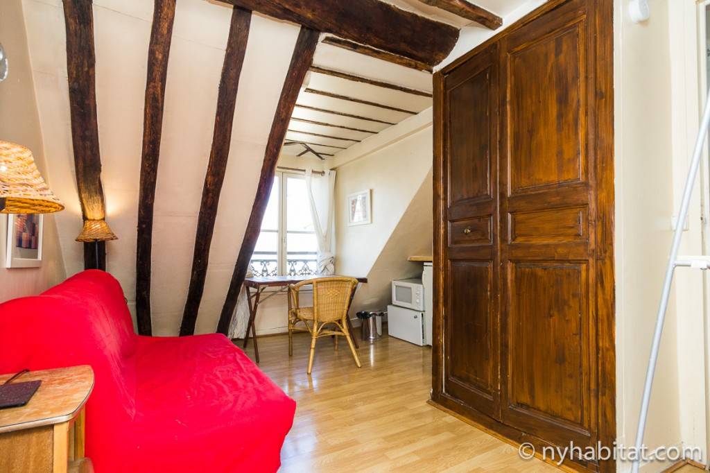 Immagine di casa vacanza PA-1683, con tetto spiovente e travi a vista