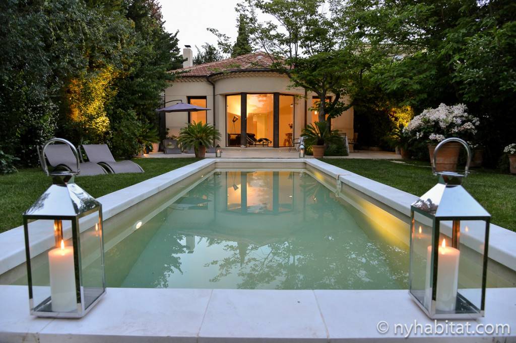 Immagine della Villa Cézanne dalla piscina esterna