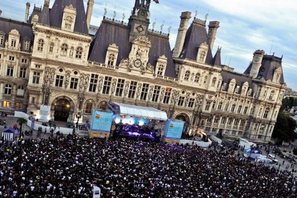 Foto di un festival musicale a Place de l'Hôtel de Ville, a Parigi-film
