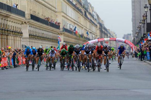 Foto dei concorrenti del Tour de France a Parigi-film