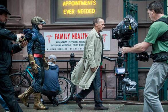 Foto di Michael Keaton sul set del film “Birdman” a New York