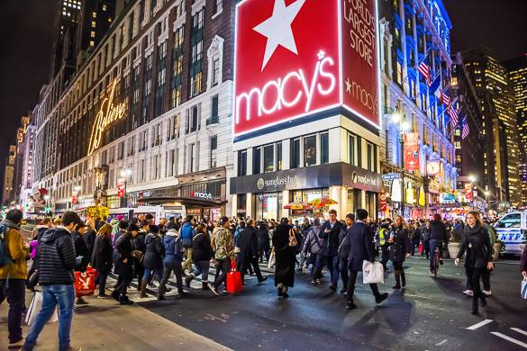 Immagine notturna del Macy’s a Herald Square visto da fuori