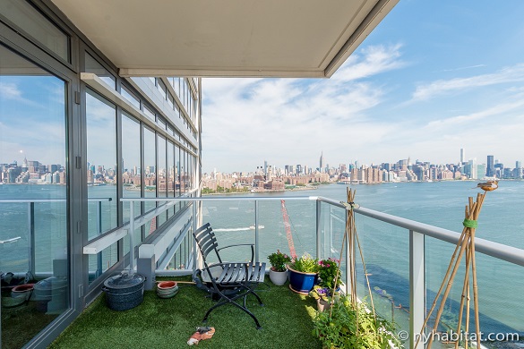 Immagine del balcone di NY-16960 a Williamsburg, Brooklyn con acqua e viste panoramiche