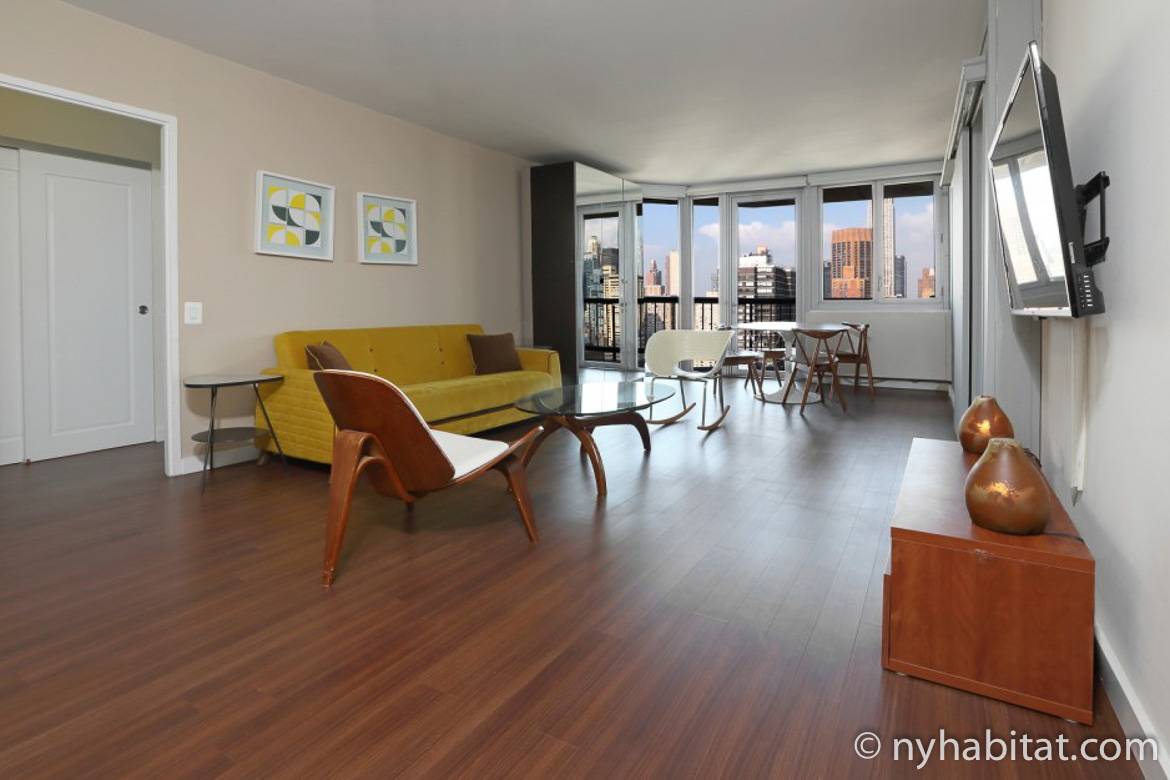 Immagine del soggiorno di NY-16746 a Midtown East con vista sulla città dalle finestre
