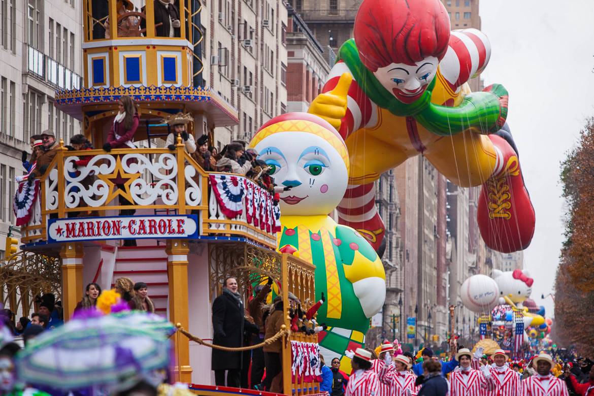 Immagine di pupazzi gonfiabili durante la Macy’s Thanksgiving Day Parade.