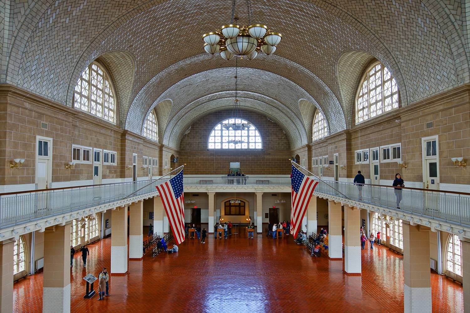 Immagine della sala principale a Ellis Island.