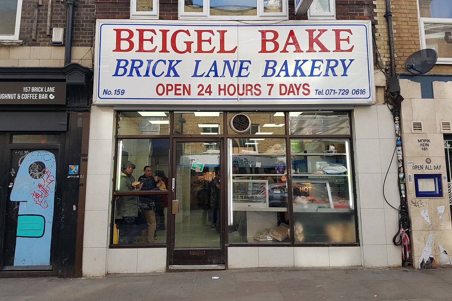 Una foto di questa classica panetteria di Londra conosciuta per i suoi bagel salati.