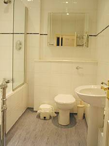 Badezimmer - Photo 1 von 2