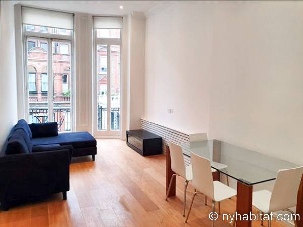 Living room - Photo 1 of 3