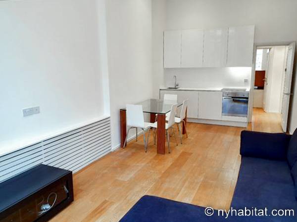 Living room - Photo 2 of 3
