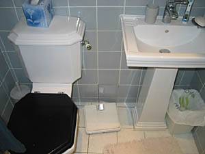 Bathroom 1 - Photo 2 of 4