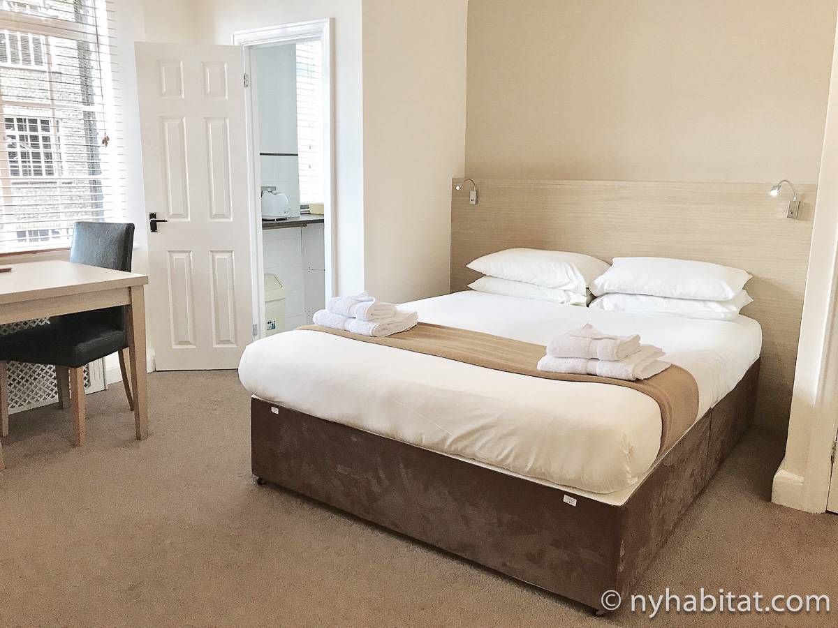 London Studio Apartment Rental in Soho (LN367)