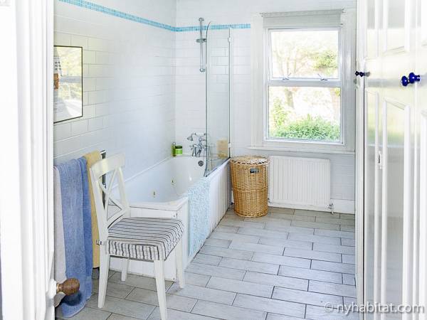 Badezimmer 1 - Photo 1 von 2