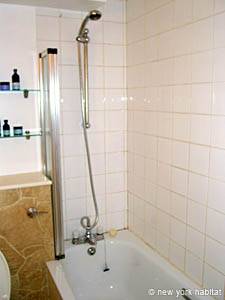 Badezimmer - Photo 2 von 3