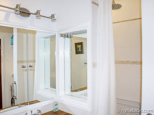 Bathroom 2 - Photo 2 of 4