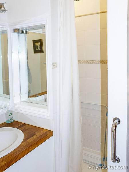 Bathroom 2 - Photo 3 of 4