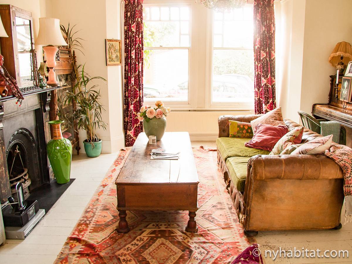 Living room - Photo 1 of 4