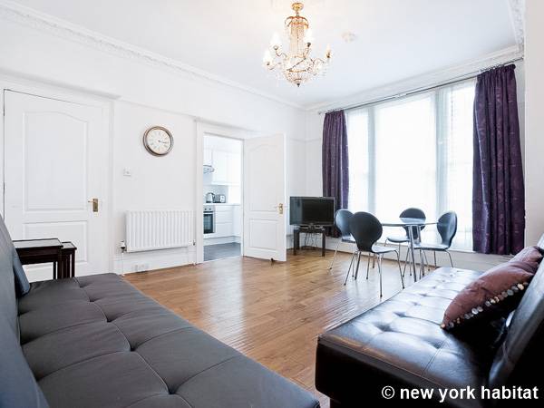 Living room - Photo 1 of 2