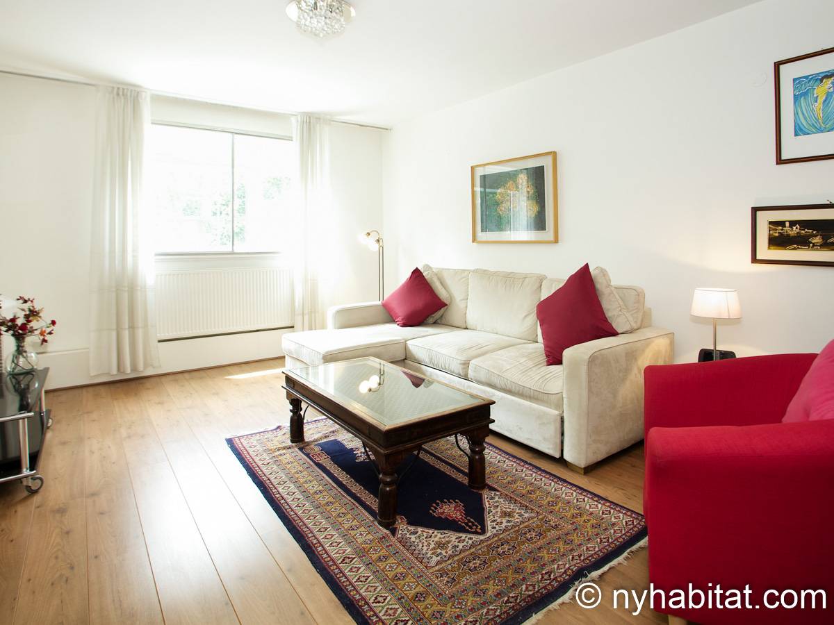 Living room - Photo 2 of 5