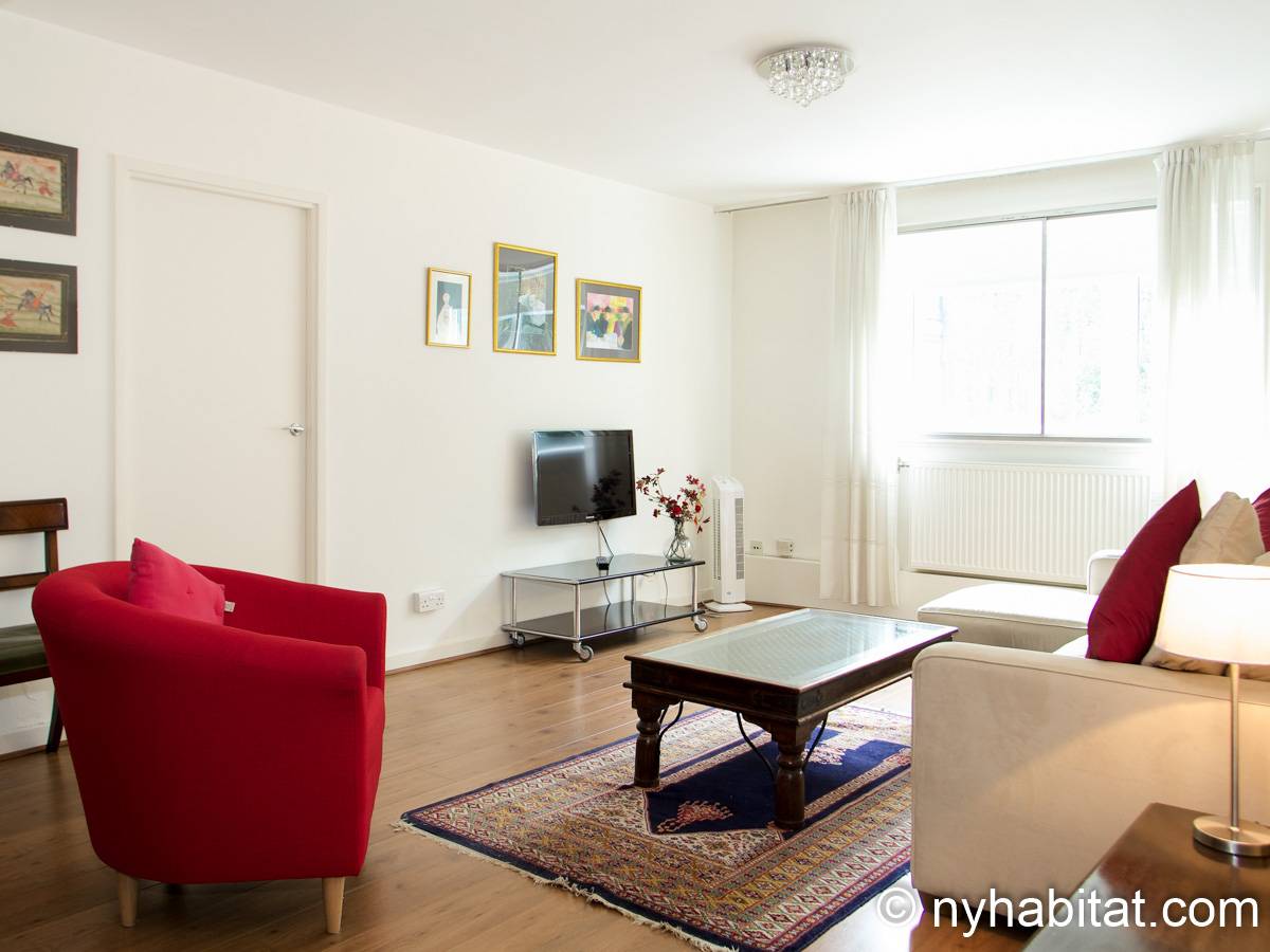 Living room - Photo 1 of 5