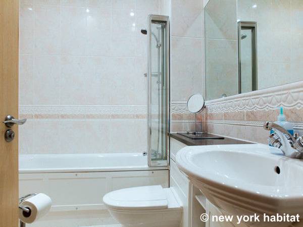 Baño 1 - Photo 1 de 3