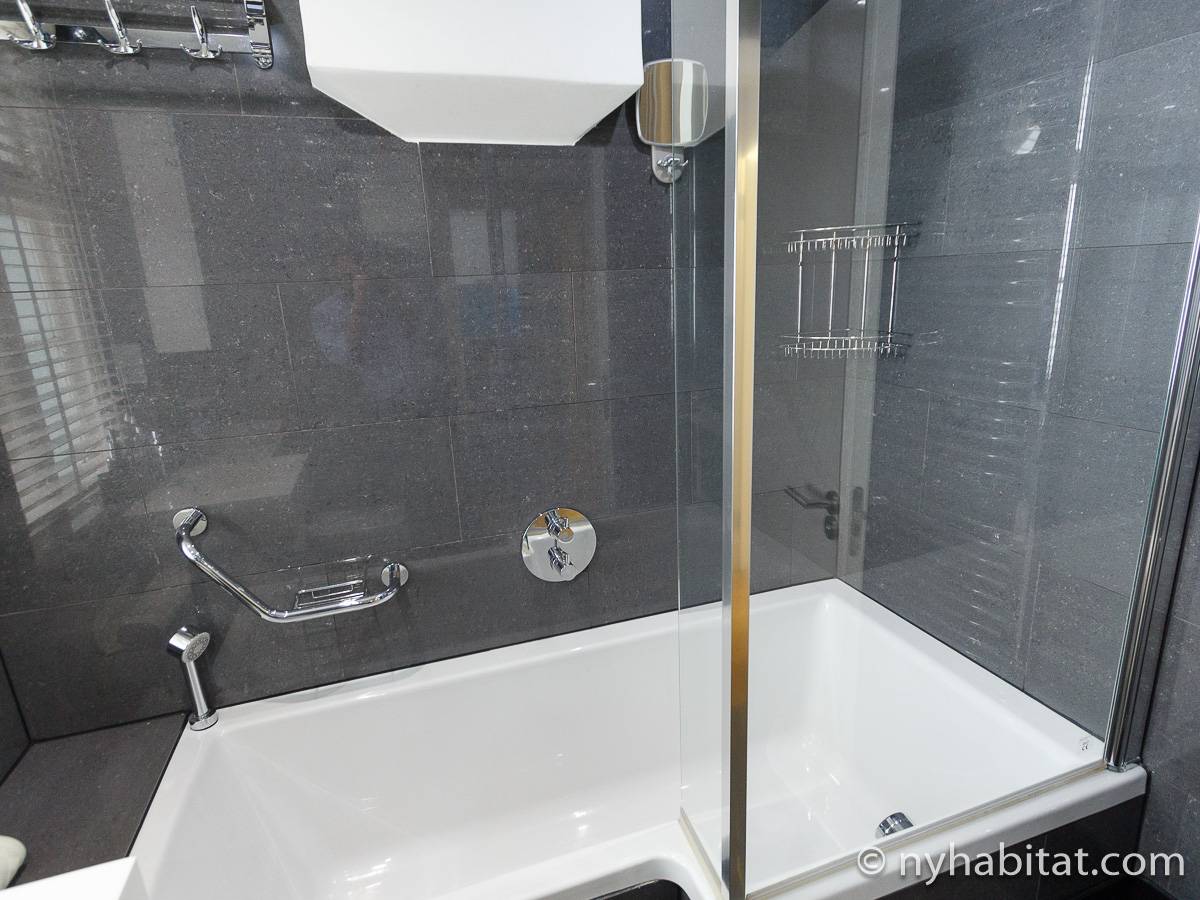 Badezimmer - Photo 2 von 2