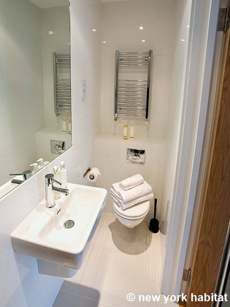 Salle de bain - Photo 1 sur 2 Salle de bain - Photo 1 sur 2