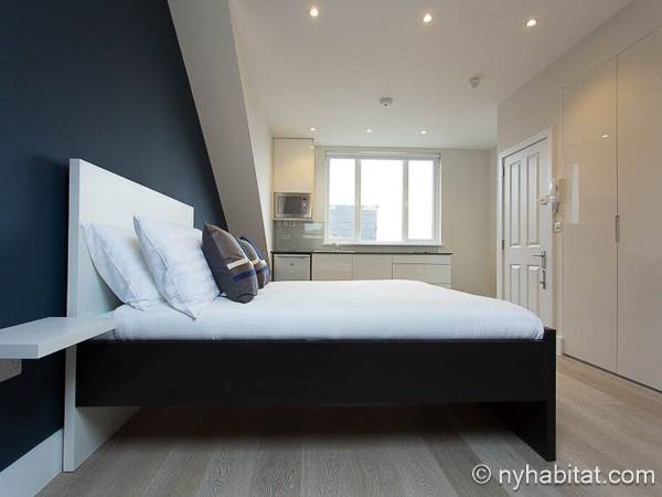 Living room - Photo 2 of 4 Living room - Photo 2 of 4