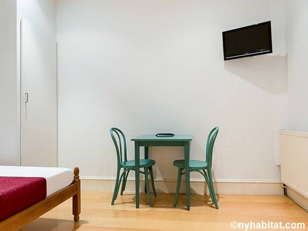 Living room - Photo 2 of 3 Living room - Photo 2 of 3