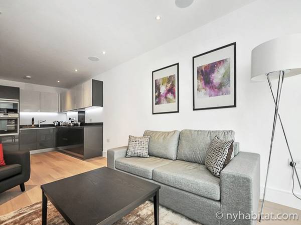 Living room - Photo 1 of 2