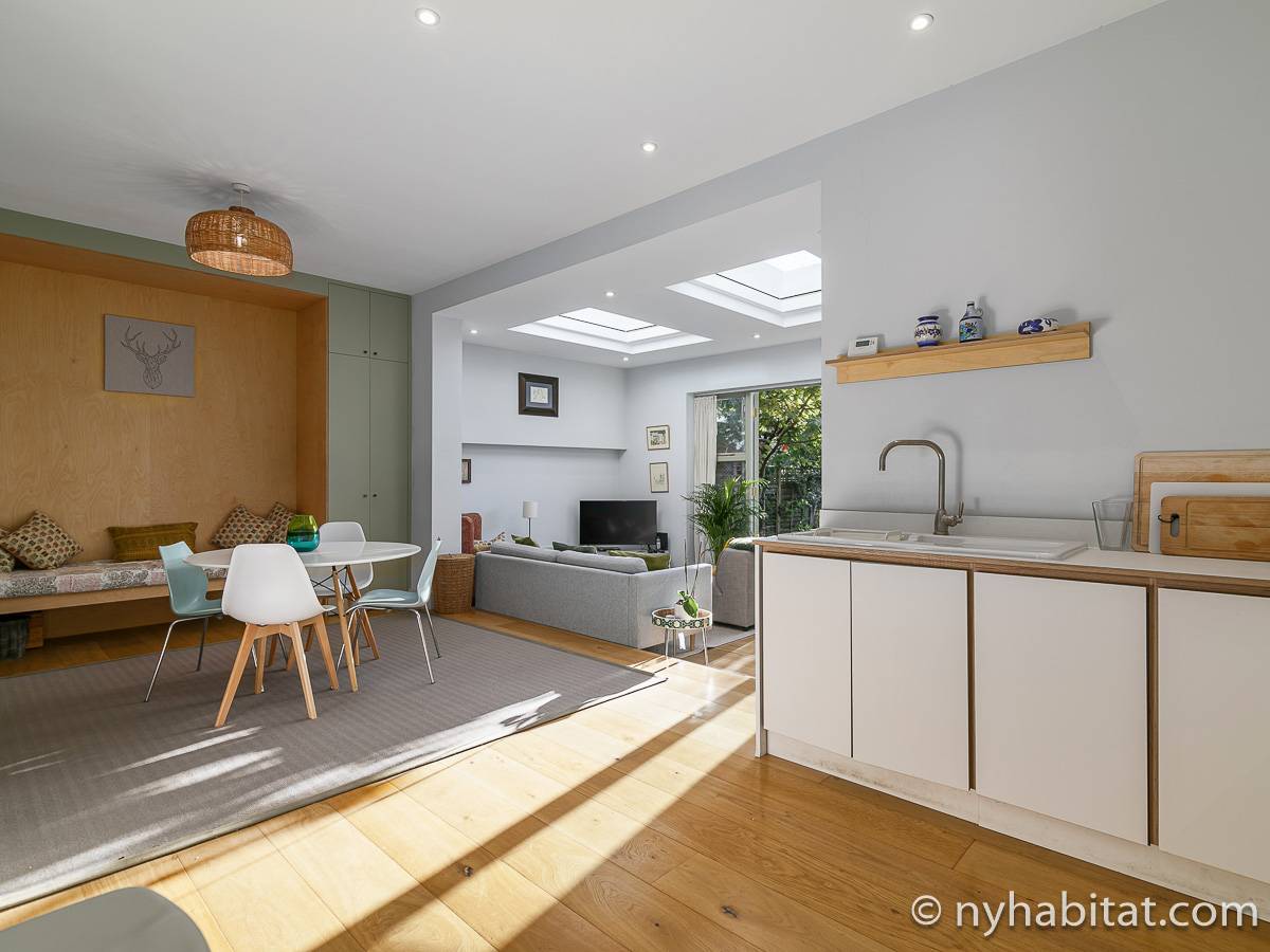 Kitchen - Photo 3 of 4