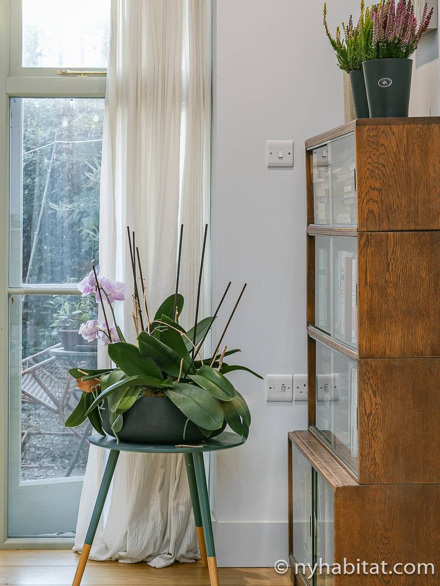 Living room - Photo 5 of 5