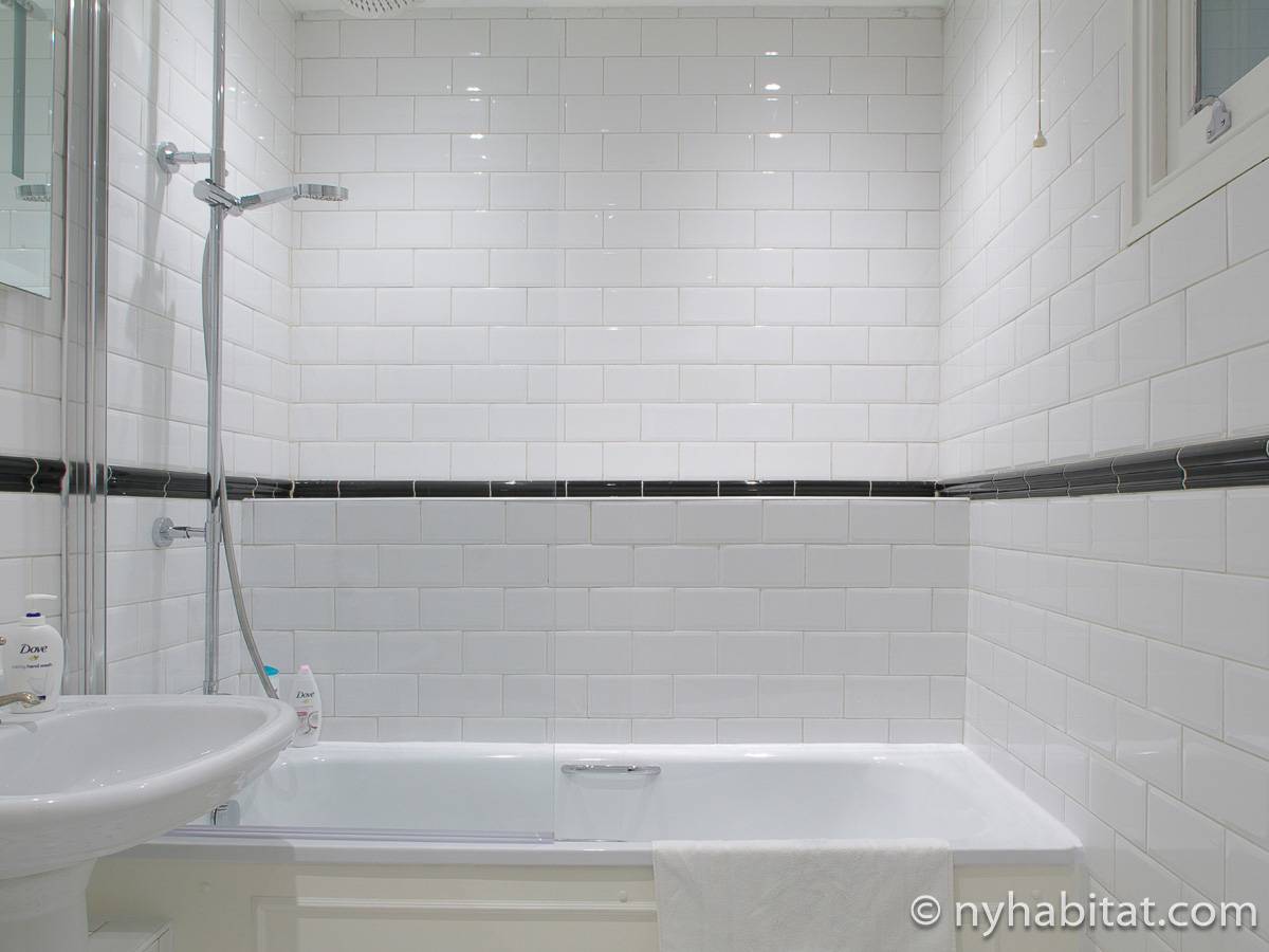 Baño 1 - Photo 2 de 3