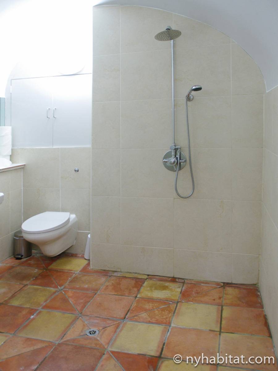 Baño 2 - Photo 2 de 3