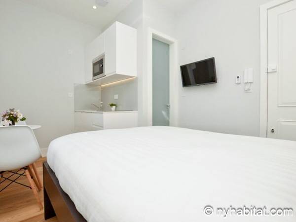 Living room - Photo 5 of 6