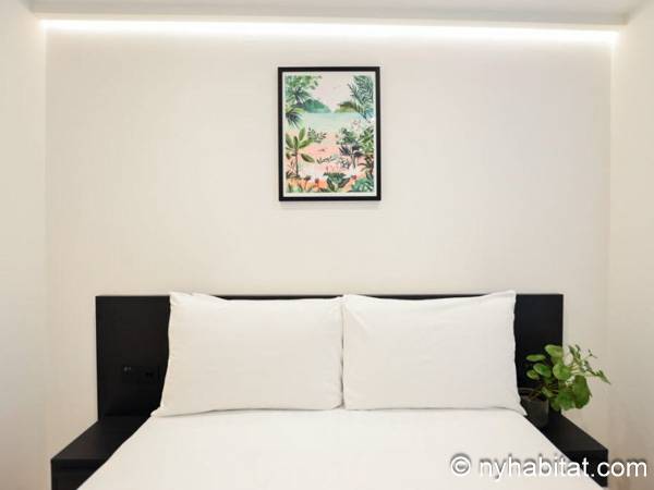 Living room - Photo 2 of 3