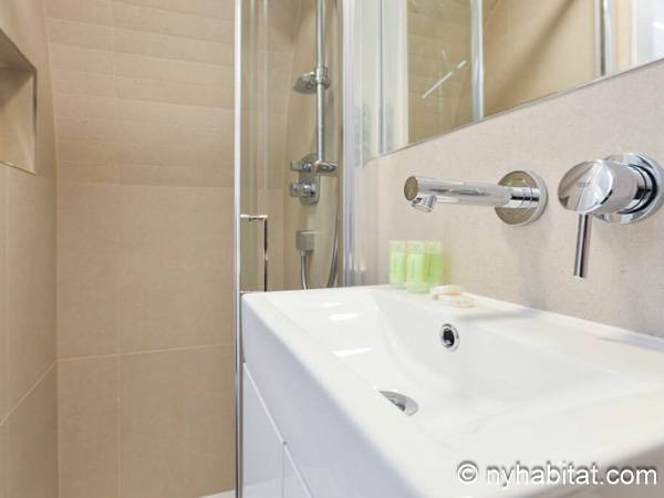 Badezimmer - Photo 2 von 2