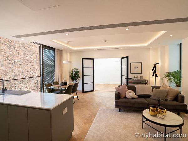 Living room - Photo 5 of 7