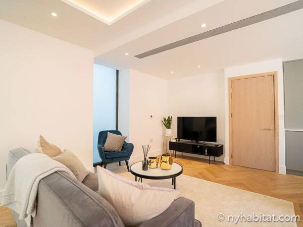 Living room - Photo 6 of 7