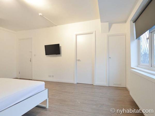 Bedroom - Photo 2 of 6